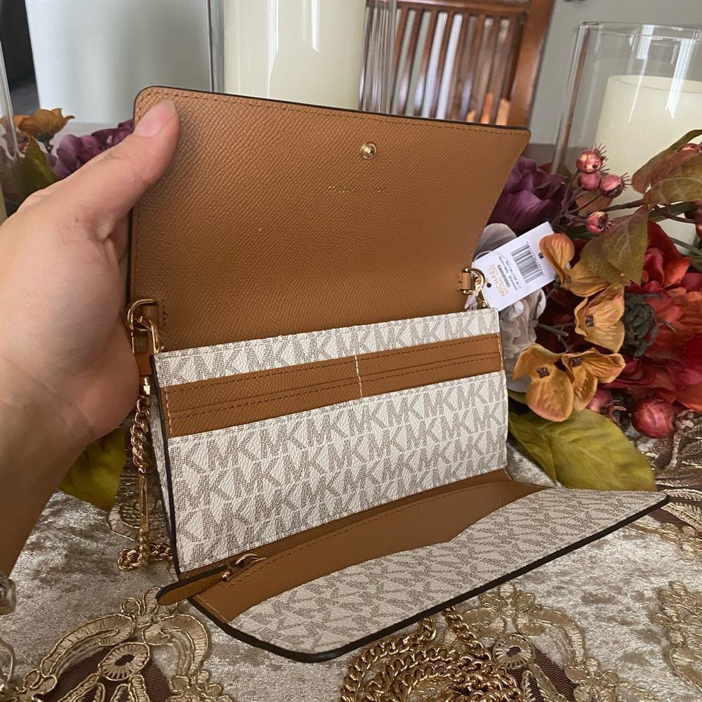 Michael Kors multi function wallet - Picture 2 of 14